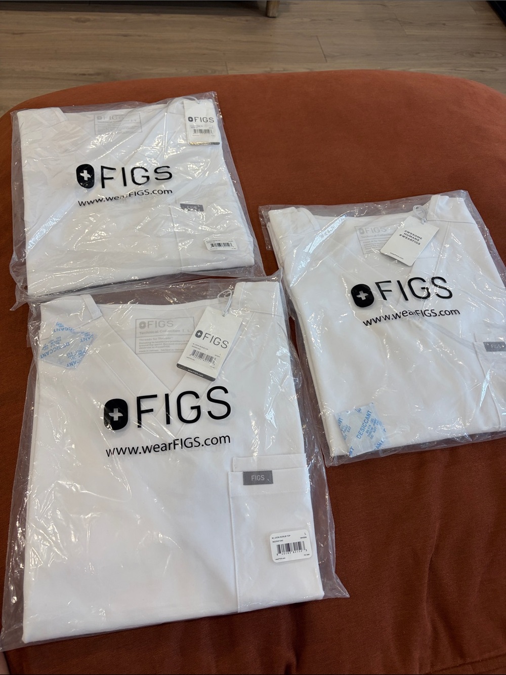 Brand new Figs scrub top L, XL  M_Leon scrub top